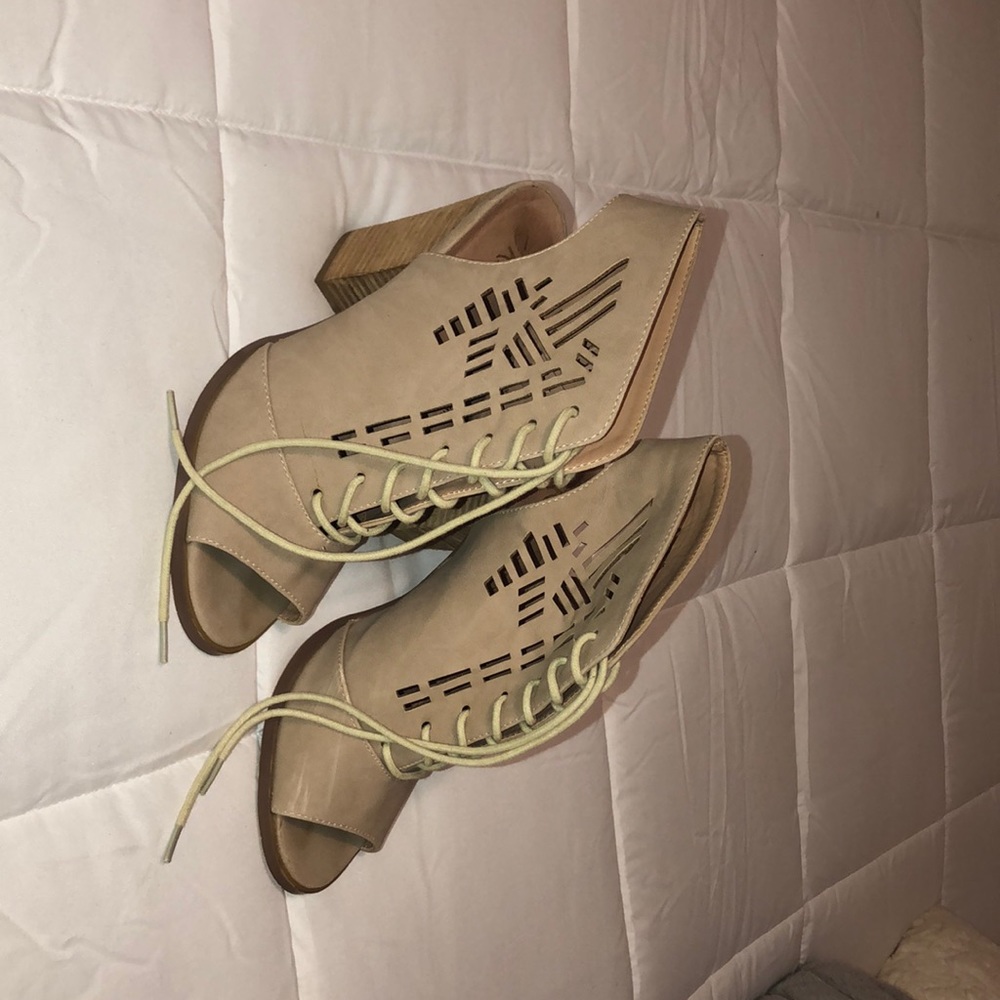 Beige heels